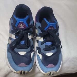 Adidas Size 8 Man  Navy and Violet Sneakers Unesex